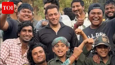 Salman Khan is all smiles on ‘Battle of Galwan’ sets amid father Salim Khan’s recovery in hospital – PICS |