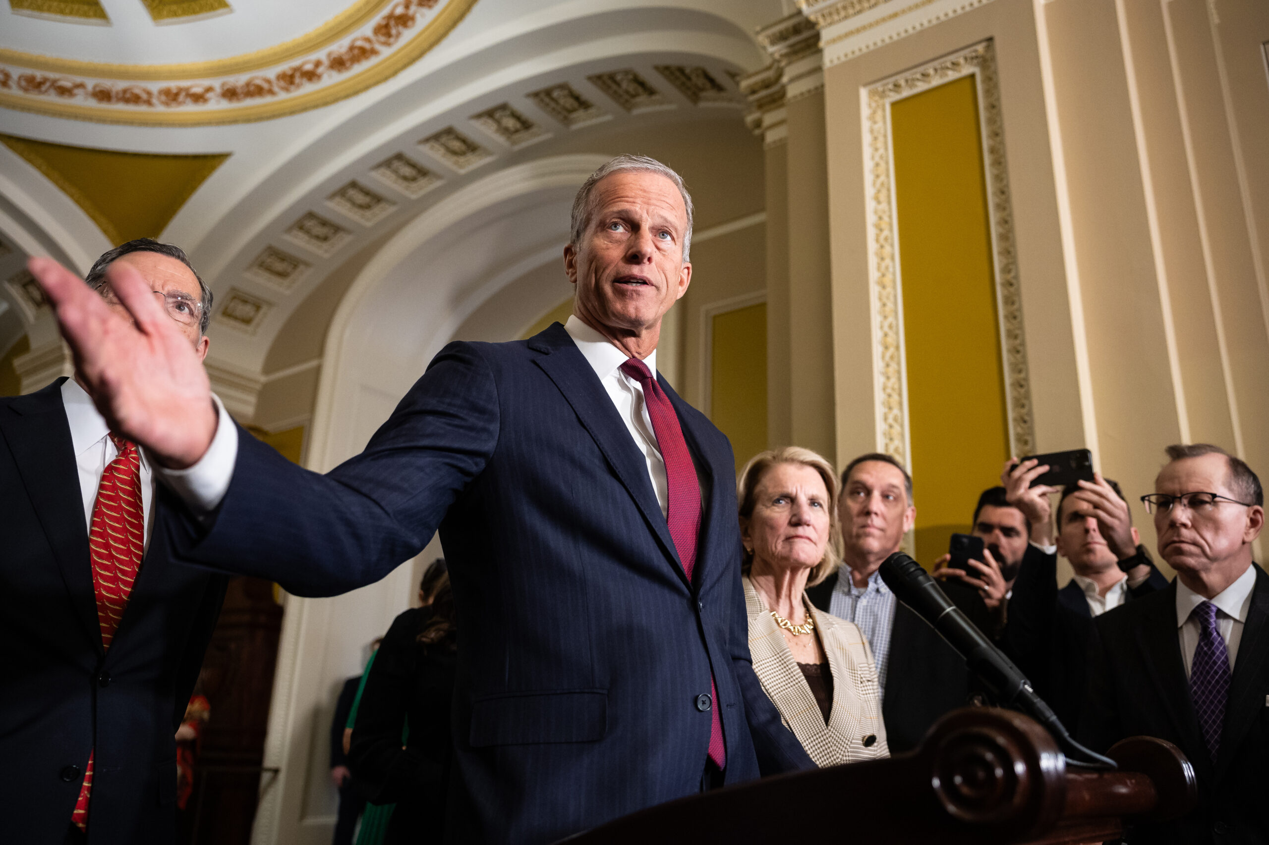 Markwayne Mullin's DHS nomination not at risk from Rand Paul, Thune says