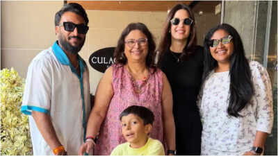 Natasa Stankovic poses with Hardik Pandya’s mother amid his link-up with Mahieka Sharma |