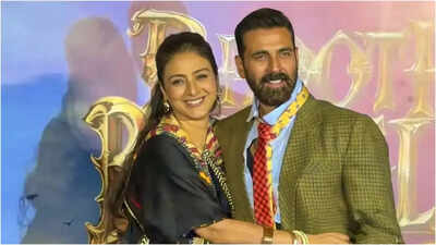 Tabu reveals her ‘Bhooth Bangla’ co-star Akshay Kumar used to pick her up on his bike for dance classes | Hindi Movie News