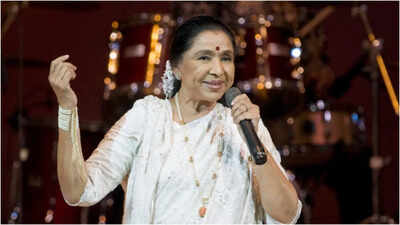 Asha Bhosle’s house help gets emotional remembering the legendary singer: ‘She gave a lot of respect to a poor woman like me’ | Hindi Movie News