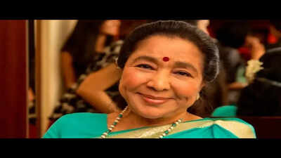 When Asha Bhosle belted out the lyrics to ‘Khatouba’ and revealed how she drew inspiration from Middle Eastern songs |