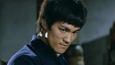 Bruce Lee: Quote of the day by Bruce Lee: ‘It’s like a finger pointing away to the moon… Don’t concentrate on the finger or you will miss all that heavenly glory.’ |