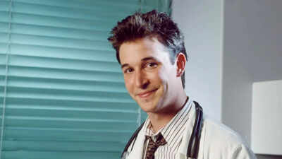 John Wells recalls Noah Wyle’s casting for ‘ER’; says he got the job ‘at the last minute’ |