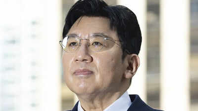 HYBE Chairman Bang Si-hyuk faces arrest warrant in USD 136 million allegations of misleading IPO investors – Reports | English Movie News