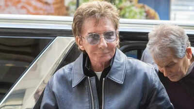Barry Manilow Makes First Public Appearance After Lung Cancer Surgery at 82 |