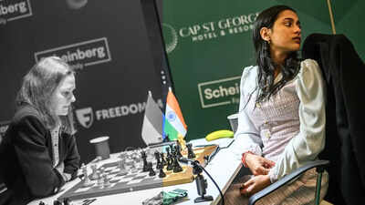 Candidates Chess: How Divya Deshmukh outfoxed leader Anna Muzychuk to climb to the top | Chess News