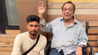 ‘Doctor ke paas jaane ke liye maal chahiye’: Dinesh Hingoo, 86, says he still works for medical expenses; internet urges to help | Hindi Movie News
