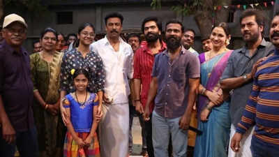 Samuthirakani celebrates birthday during ‘Arasan’ shoot; viral photos reveal newest cast member of Silambarasan TR starrer | Tamil Movie News