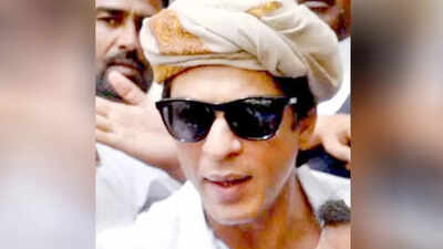 ‘Shah Rukh Khan was pushed into Ajmer Dargah, there was lathi charge by police,’ recalls security in-charge, reveals how calm the actor was |