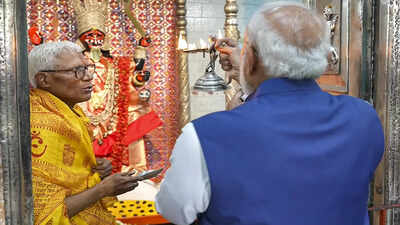 With prayers at Kali temple, Modi counters TMC veg claim | India News