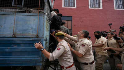 Students protest ban on Siraj-ul-Uloom | India News