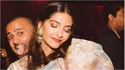 Sonam Kapoor shares RARE family picture with romantic note for Anand Ahuja on their 8th wedding anniversary ‘There’s nobody else’ |