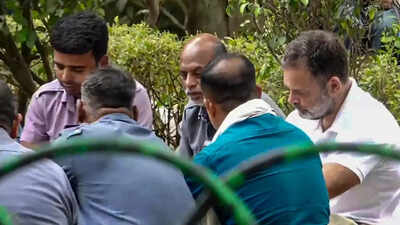 Watch: Rahul Gandhi dons auto driver’s uniform, shares meal and interacts with them in Delhi | India News