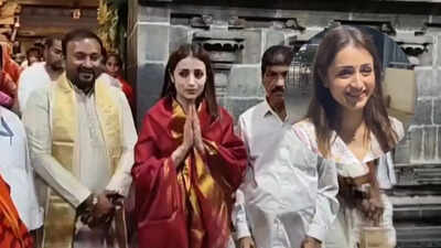 Trisha Krishnan visits Tirupati temple on her birthday; ‘Karuppu’ actress’ simple look and fans reaction ate unmissable |