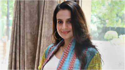 ‘Stuck for hours’: Ameesha Patel shares update as New York–Mumbai flight is diverted amid Middle East tensions | Hindi Movie News