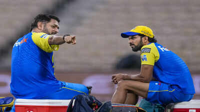 Sunil Gavaskar casts doubt over MS Dhoni’s Chepauk return in must-win CSK clash