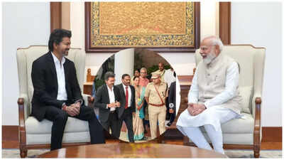 Vijay meets Narendra Modi in Delhi; Receives guard of honour at Tamil Nadu house | Tamil Movie News