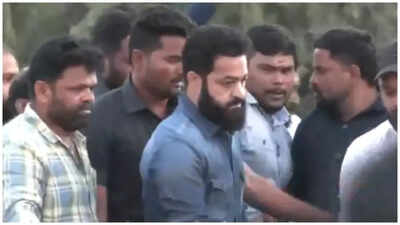 Jr. NTR pays tribute to N. T. Rama Rao on 103rd birth anniversary; ‘Dragon’ actor visits NTR Ghat in Hyderabad | Telugu Movie News