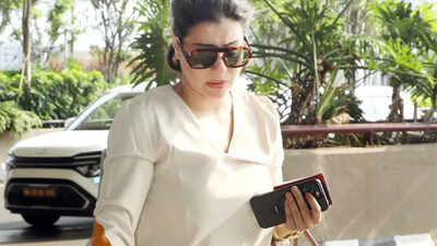 Kajol’s simple travel style catches attention; ‘Do Patti’ actress spotted at Mumbai airport | Hindi Movie News