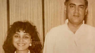 Rajiv Gandhi: Alisha Chinai shares RARE photo and personal letter from Rajiv Gandhi; Calls it an ‘Epic moment’ | Hindi Movie News