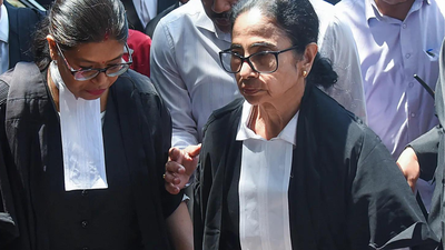 Mamata appears as lawyer in HC, BCI seeks advocate status details