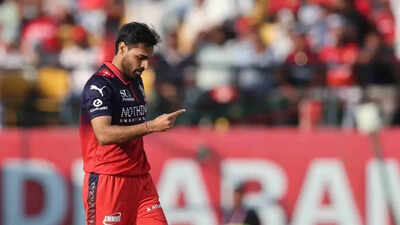 The ball that goes both ways: Sachin Tendulkar explains Bhuvneshwar Kumar’s ‘wobble’ magic ahead of IPL final – Watch | Cricket News
