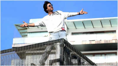 Shah Rukh Khan: ‘Order aya hai Shah Rukh Khan ke naam ka’: Delivery boy rushes to meet King Khan in Mannat, only to find a twist on doorstep |