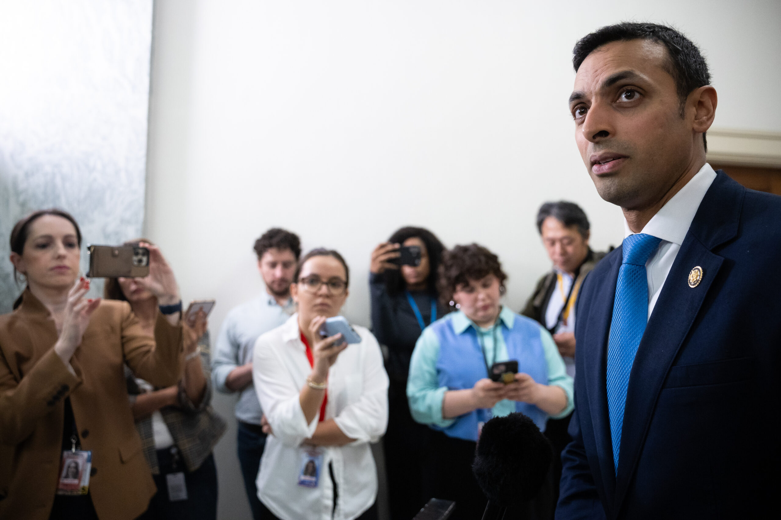 House Oversight interviews Epstein prison guard