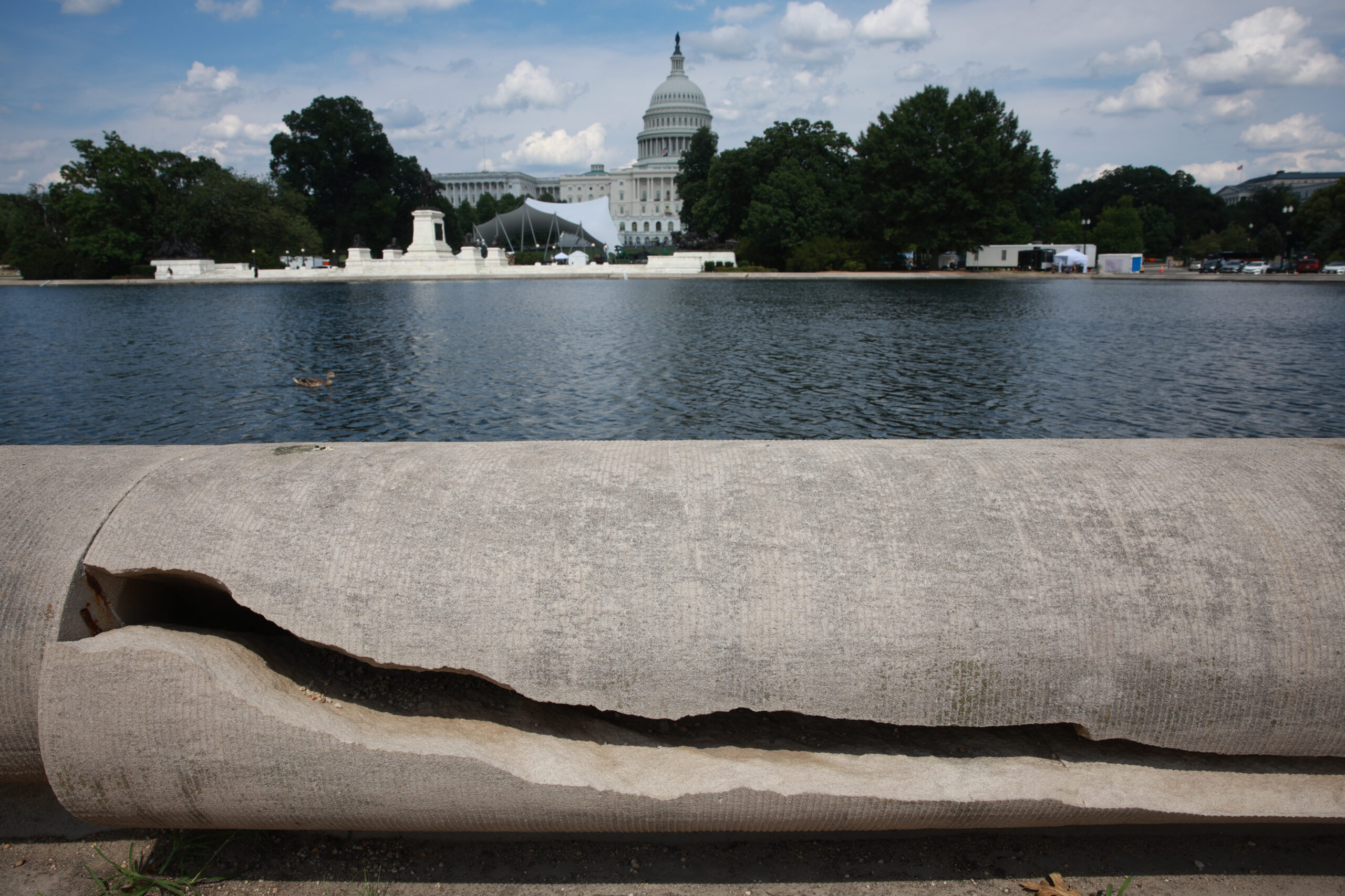 The Lincoln Memorial should be green with envy: This reflecting pool stayed clear