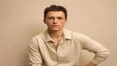 Marvel star Tom Holland opens up about dyslexia, ‘petrifying’ cue cards and not hosting ‘Saturday Night Live’: ‘I can freeze’ |