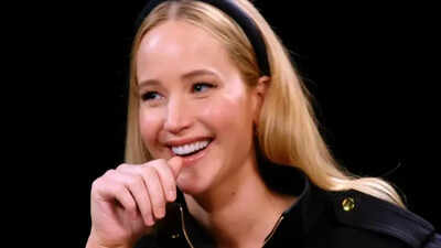 Jennifer Lawrence Quotes: Quote of the day by Jennifer Lawrence: ‘Just be strong……always do the right thing. It’s a lot less stressful that way’ |