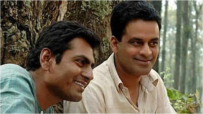 Manoj Bajpayee: ‘Ye aadmi itni gadha majduri kar raha hai’: Manoj Bajpayee recalls Nawazuddin Siddiqui and Vijay Raaz playing trees in theatre | Hindi Movie News