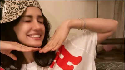Disha Patani: Mouni Roy shares INSIDE PICS from BFF Disha Patani’s cozy birthday party celebrations with Krishna Shroff and Stebin Ben | Hindi Movie News