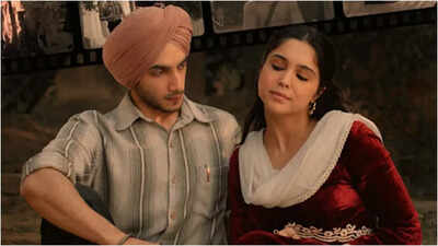 ‘Main Vaapas Aaunga’: Man accused of being paid to cry at Imtiaz Ali’s film screening clarifies viral emotional video with Vedang Raina, says ‘I’m the guy, not hired’ | Hindi Movie News