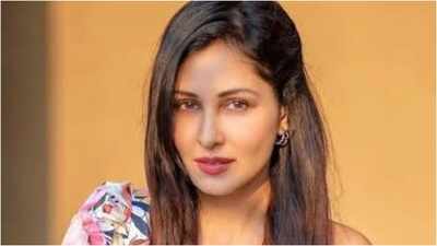 Pooja Chopra: ‘Mummy ke liye to jitna bolu utna kam hi hoga’: ‘Commando’ actress Pooja Chopra breaks down recalling how her mother was pressured to abort her because she was a girl | Hindi Movie News