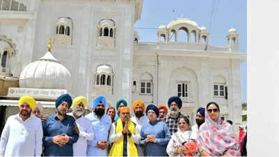 Tarun Chugh offers prayers at Bangla Sahib as PM Modi becomes India’s longest-serving elected prime minister | India News