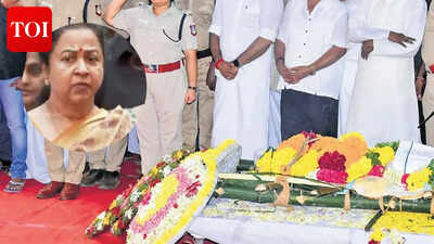 Bharathiraja Funeral: What happened at Bharathiraja’s funeral? Raadhika intervened to prevent the family rift from escalating | Tamil Movie News