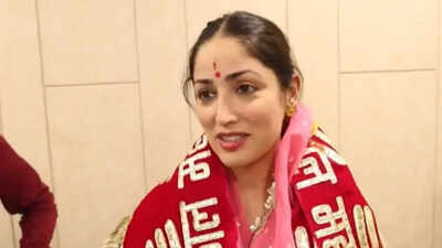 ‘Dhurandhar’ director Aditya Dhar and Yami Gautam visit Mahakaleshwar Temple in Ujjain: ‘When Baba’s call comes…’ | Hindi Movie News