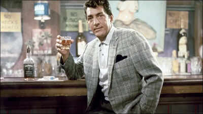 Quote of the day by Dean Martin: ‘I want to be remembered as a damn good entertainer…who made people enjoy themselves and laugh a little’ |
