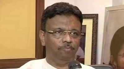 ‘He wanted dignified exit’: Firhad Hakim resigns as Kolkata mayor, TMC says Mamata Banerjee ‘permitted’ him to step aside | India News