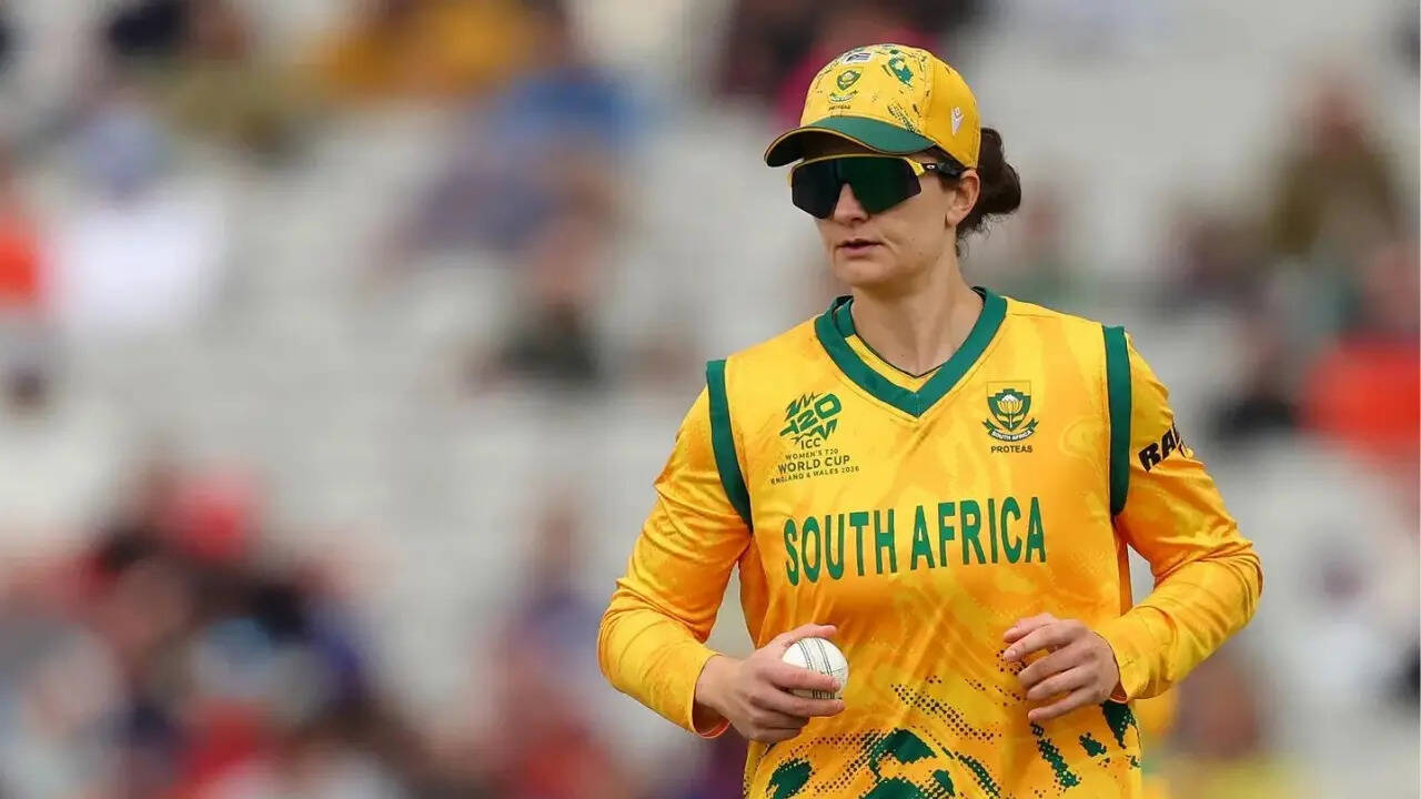 South Africa Women 11/0 in 1.1 Overs
