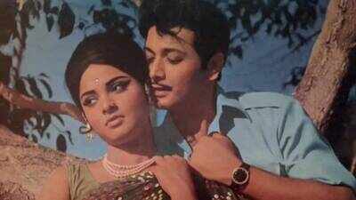 Rekha’s controversial forced kiss with Biswajeet was a planned publicity stunt, claims senior journalist: ‘Director ne kaha tha’ | Hindi Movie News