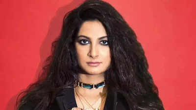 Sonam Kapoor’s sister Rhea Kapoor’s team reports shocking theft of Rs 1.35 crore diamond earrings rented for New York trip from makeup artist’s bag | Hindi Movie News