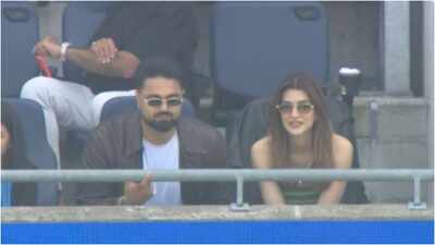 Kriti Sanon spotted with rumoured beau Kabir Bahia at IND vs ENG 1st ODI in Birmingham; pic goes viral | Hindi Movie News