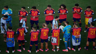 WATCH: Spain players form guard of honour for Lionel Messi after FIFA World Cup win | Football News