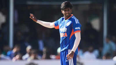 Mayank Yadav equals Bhuvneshwar Kumar’s T20I Record with first-ball wicket against Zimbabwe | Cricket News