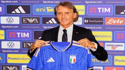 ‘It was like losing the woman of your life’: Roberto Mancini apologises after dramatic Italy return | Football News