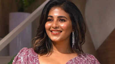 When ‘Magudam’ actress Anjali tied rakhi to school classmate who kept proposing to her: ‘Not your brother, I am Kannan’ | Tamil Movie News
