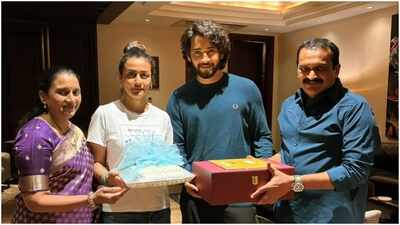 Bandla Ganesh invites Mahesh Babu to daughter’s wedding; meets ‘Varanasi’ star with family | Telugu Movie News